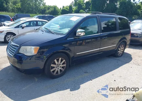 2010 Chrysler Town & Country Touring z USA, uszkodzony, nr VIN 2A4RR5D1XAR141155